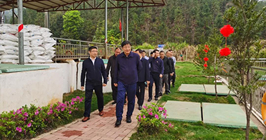 贛州市委常委、常務(wù)副市長高世文一行先后到挺進(jìn)環(huán)保定南馬山逕、龍南黃沙稀土尾水項目調(diào)研