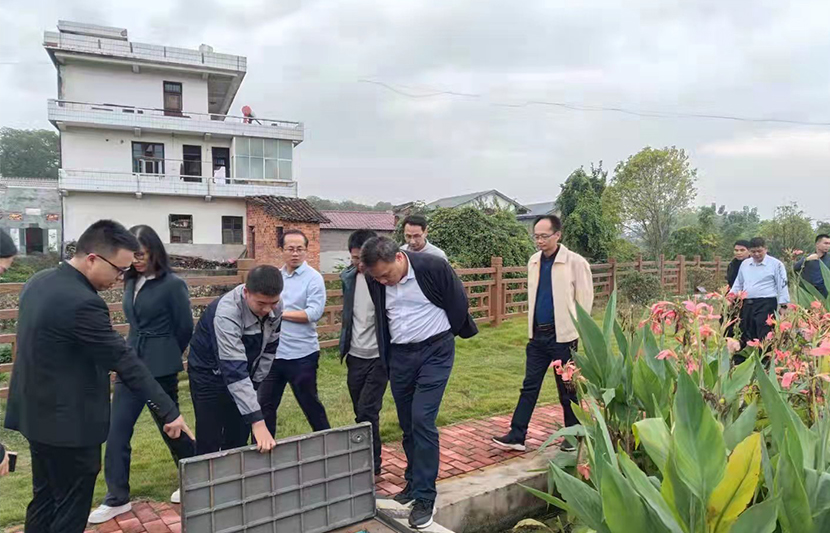 贛州市經開區(qū)管委會調研員等一行蒞臨廣昌縣甘竹集鎮(zhèn)生活污水處理站考察學習